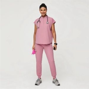 FIGS: chalk pink scrub set!
